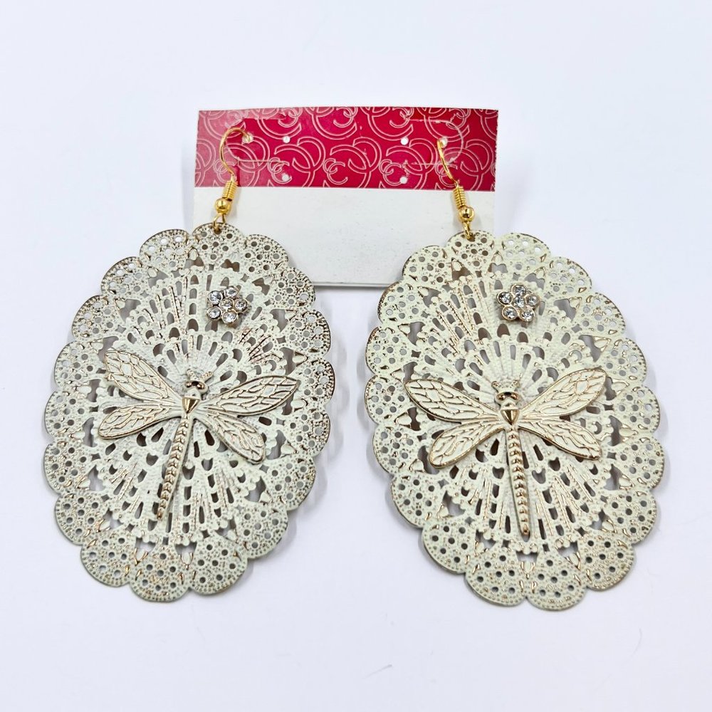 NWT - Charming Charlie - Oval Filigree Dragon Fly Gold Tone Fishhook Earrings - Picture 8 of 9